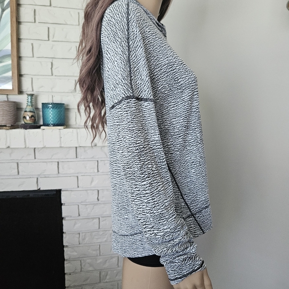Lululemon Squad Goals Hoodie Size 8 Lightweight White Gray Pullover Top Shirt - Picture 4 of 11